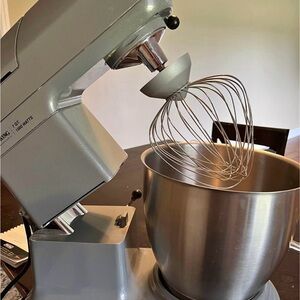 Vintage RARE Viking VSM700 7Qt 1000 Watt Stand Mixer with Bowl